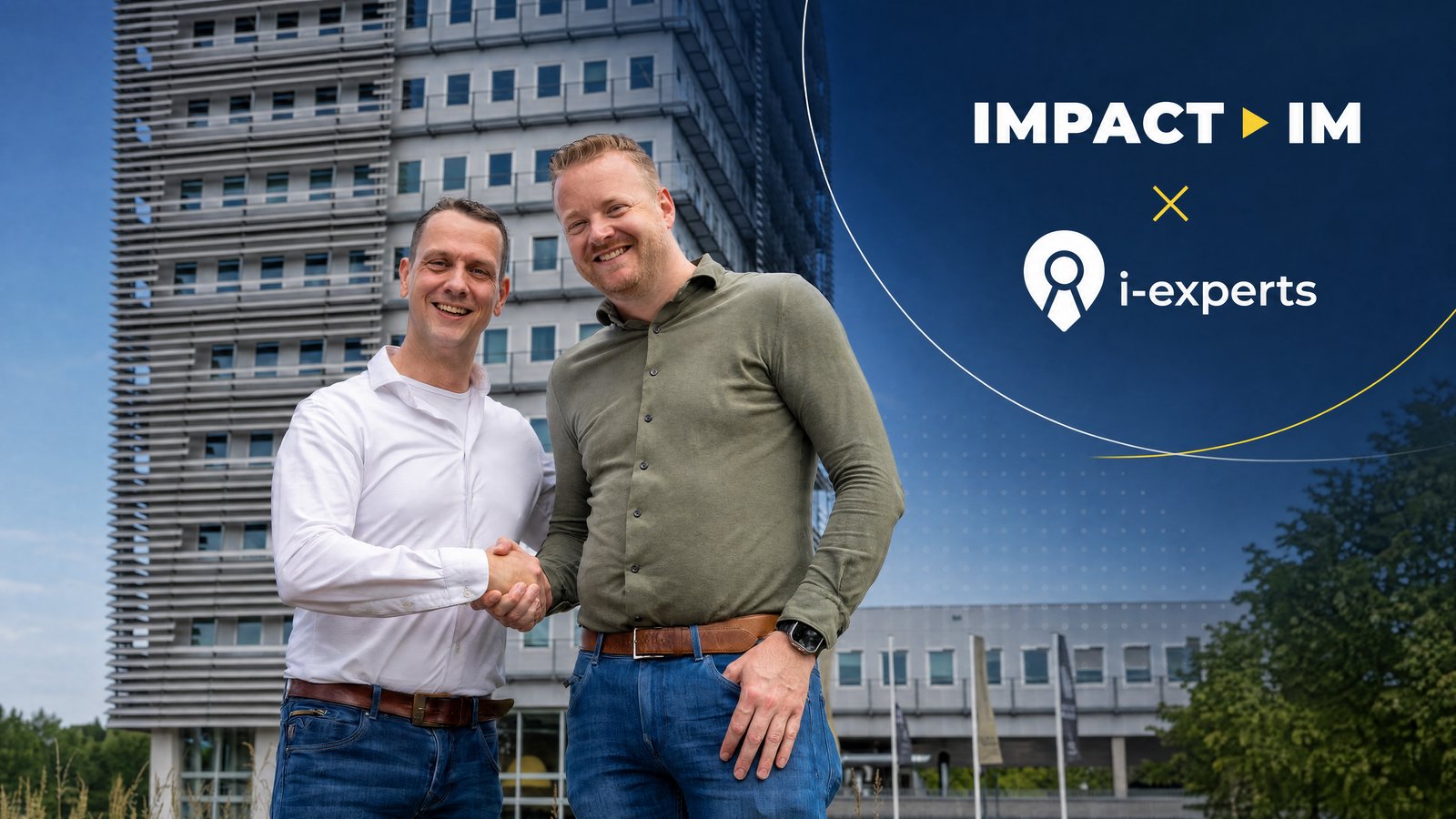 enri Hamer (Impact IM) en Meindert Jan Waardenburg (I-Experts) schudden elkaar de hand, met rechtsboven de logo's van beide bedrijven.